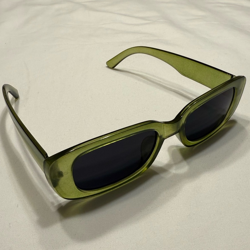 Retro 90s Green Rectangular Sunglasses
